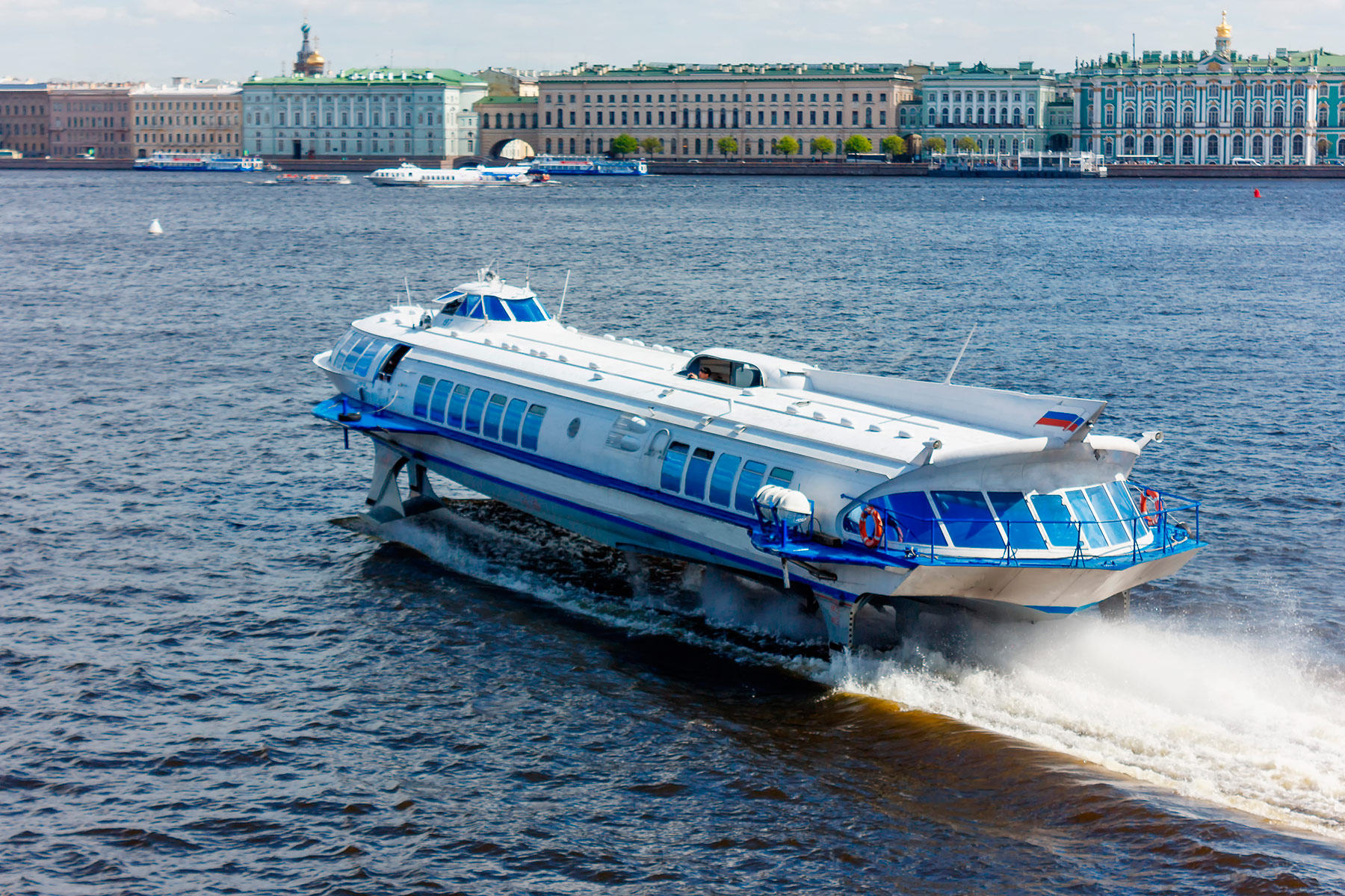 Самые интересные водные прогулки по Петербургу