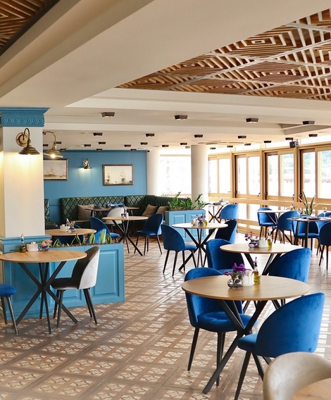 Restobar on the beach “7 Feet”