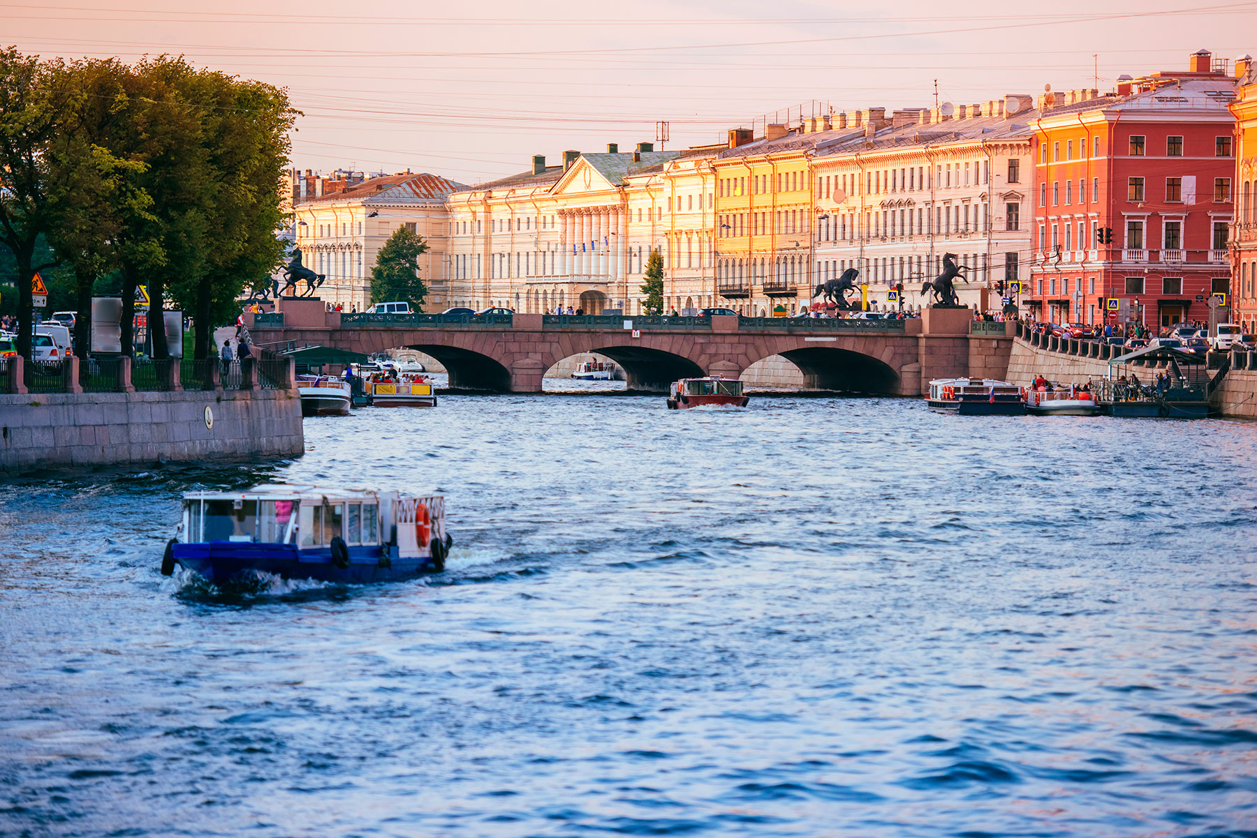 Самые интересные водные прогулки по Петербургу