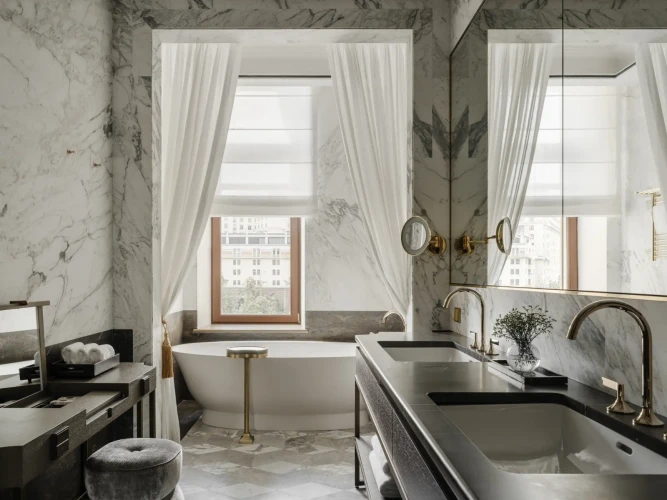 Signature Deluxe suite bath