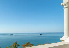 Relax with a sea view and a 17% discount!